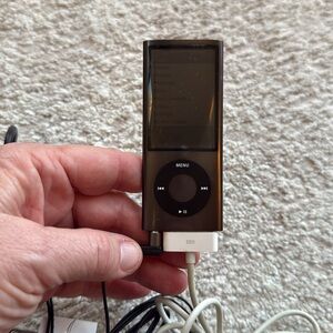 Apple iPod Nano 5th Generation w/ Wall Charger & Ear Buds - Excellent Condition